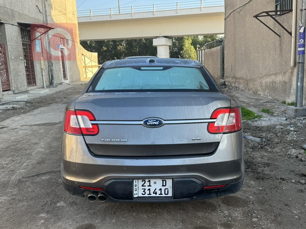 Ford Taurus